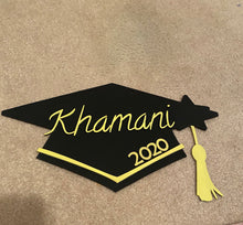 Load image into Gallery viewer, Graduation cap wood door wreaths